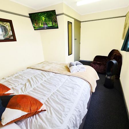 Rarakau Lodge Tuatapere Extérieur photo