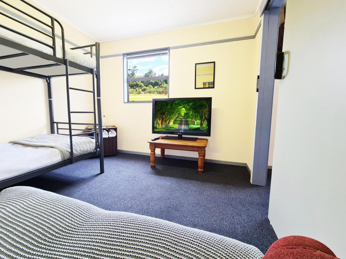 Rarakau Lodge Tuatapere Extérieur photo